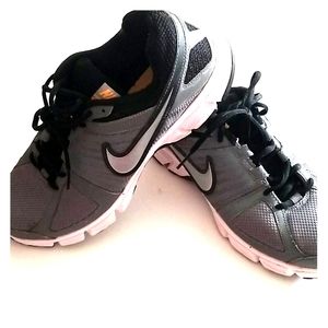 Nike size 9.5 mens